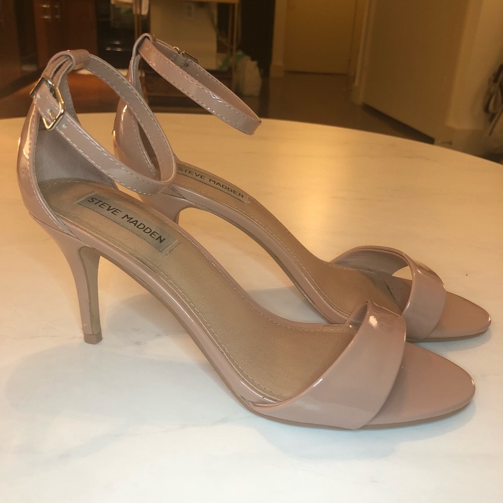 Steve Madden nude strappy sandal w/ low heel